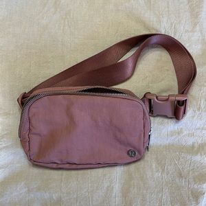 COPY - Lululemon Everywhere Belt Bag